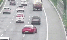 女子一句“车是她买的” 男子高速上直接下车：不坐她的小米SU7