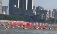 6000米！75岁大爷连续16年横渡长江