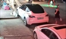 3岁幼童躺街上被快递车碾压身亡引热议:律师称司机视线盲区也要担最多责任