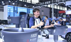 全球首款三涵道穿戴式载人飞行器亮相：科幻感十足