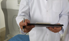 爱康宣布起诉体检10年未发现患癌女子 给行业正名:对方回应抗争到底