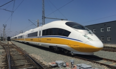 乘客被困高铁厕所10分钟 12306回应:多数高铁厕所设有SOS按钮 !