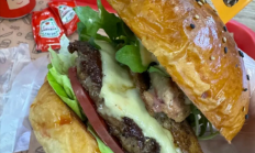 
        		复旦大学鹅肝汉堡爆火：仅对校内开放 添15元加鹅肝 !	