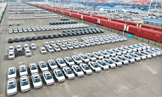 
        		火车还能托运私家小汽车：专属红色车厢 ！	