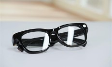 小米AI眼镜为何没有屏显功能 官方回应：专注拍摄、AI语音交互