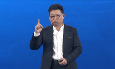 余承东回应开车“睡觉”：当时在低头看手机 已自首交了罚款