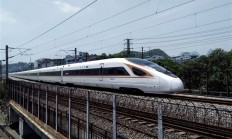 
        		还能抢到票吗！国庆中秋双节将至 火车票今日一开售 热门线路大面积售罄 !	